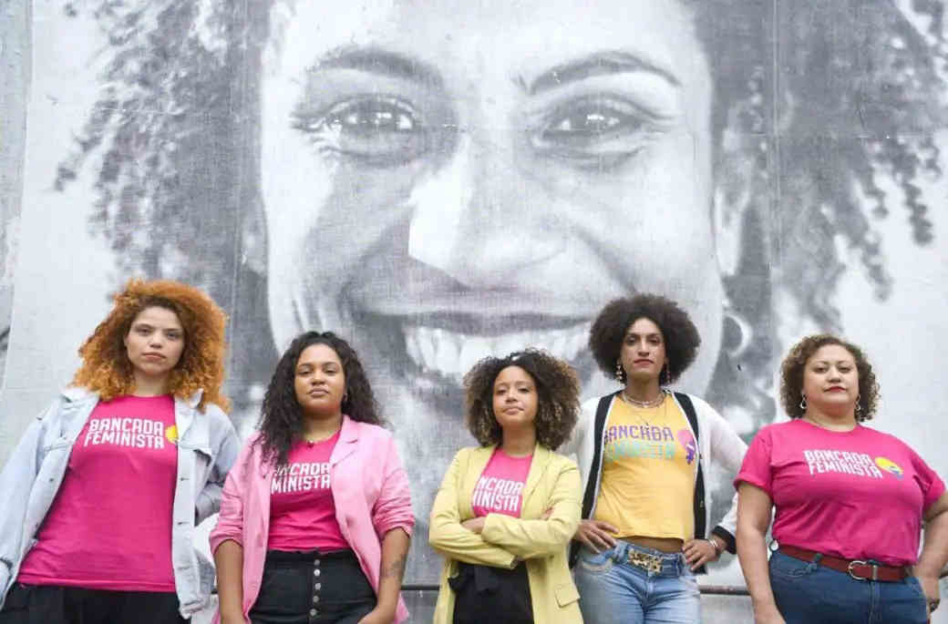 Bancada Feminista aprova projeto para divulgação de canais para denunciar o racismo