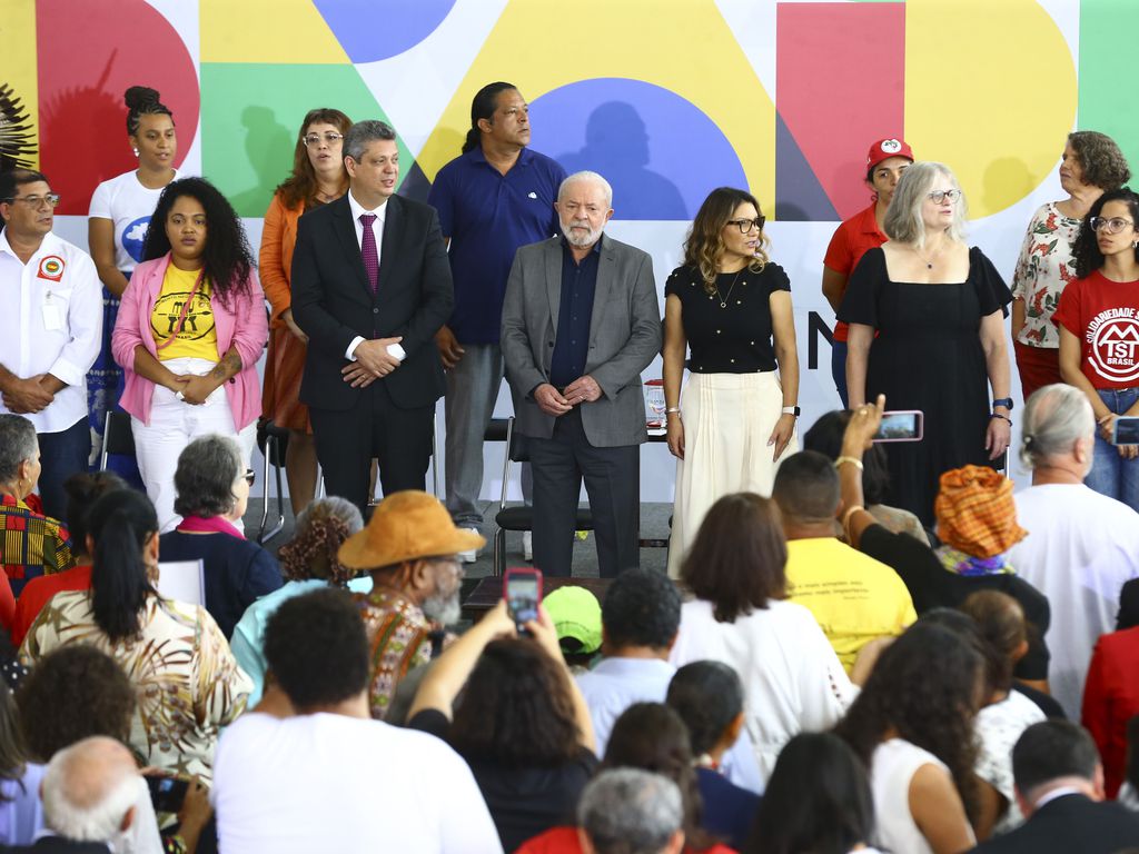 Promessa de campanha, Lula retoma em julho as conferências nacionais