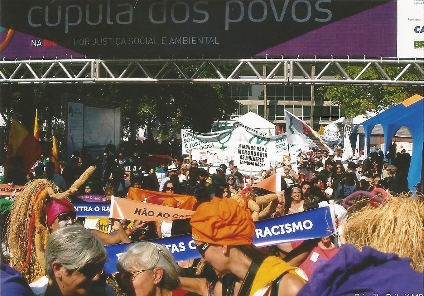 CFEMEA: Como o voto feminino pode derrubar Bolsonaro