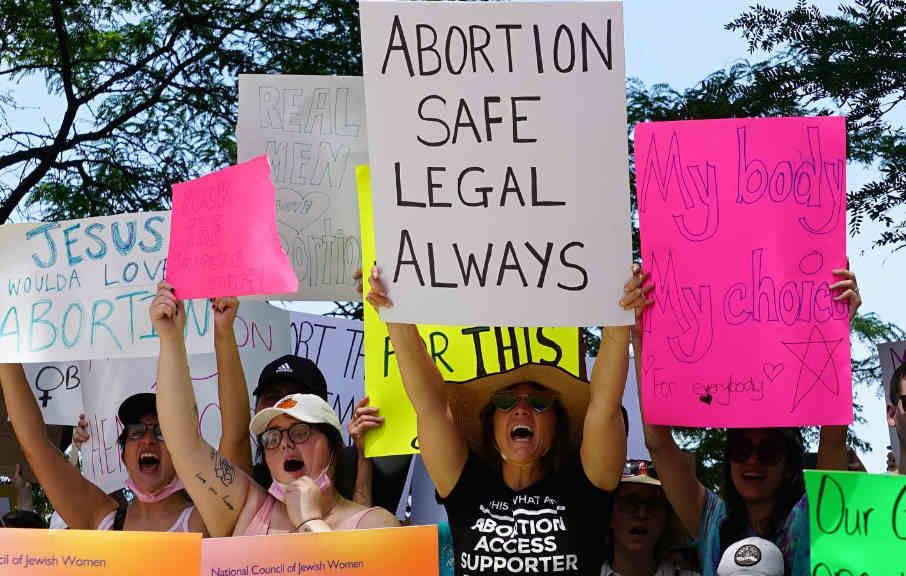 Eleitores(as) votam a favor do direito ao aborto no estado norte-americano de Ohio