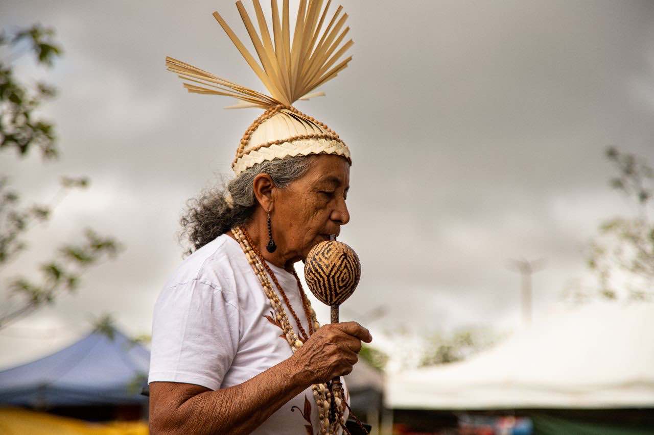 Modo não indígena de pensar futuro é alienante, diz Daniel Munduruku