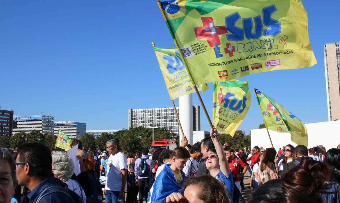 Ato em Brasília faz defesa do SUS, da vida e da democracia