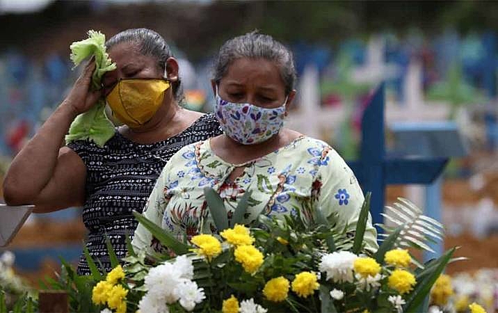 Brasil ultrapassa 700 mil mortos pela covid-19. ‘Nada justifica’, afirma ministra