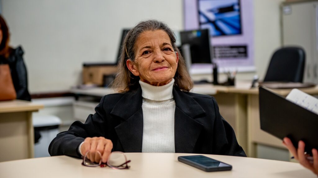 Aos 69 anos, dona Terezinha se forma em Gestão Pública pela UFPR