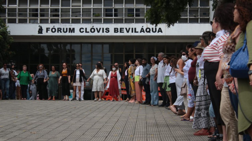 Chacina do Curió: mães de vítimas fazem ato enquanto aguardam fim da votação do júri