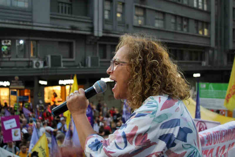 Espaços de poder ainda são extremamente masculinizados e machistas, diz vereadora de Porto Alegre