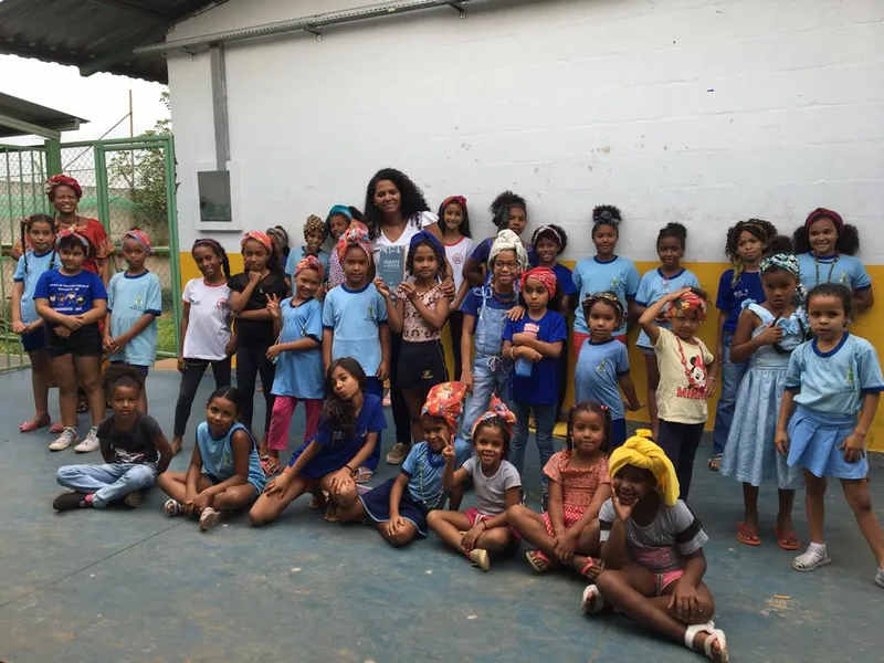 Professora promove educação antirracista em escola da região mais negra do DF